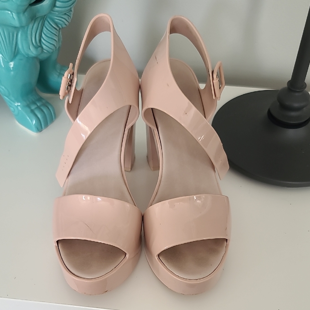 Cream Chunky Heel Minimalist Heels by Melissa